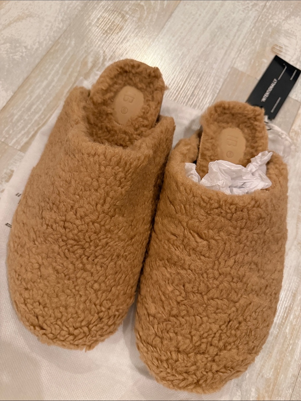 NWT Cozy Faux-Sherpa Slip-On Slippers - Tan